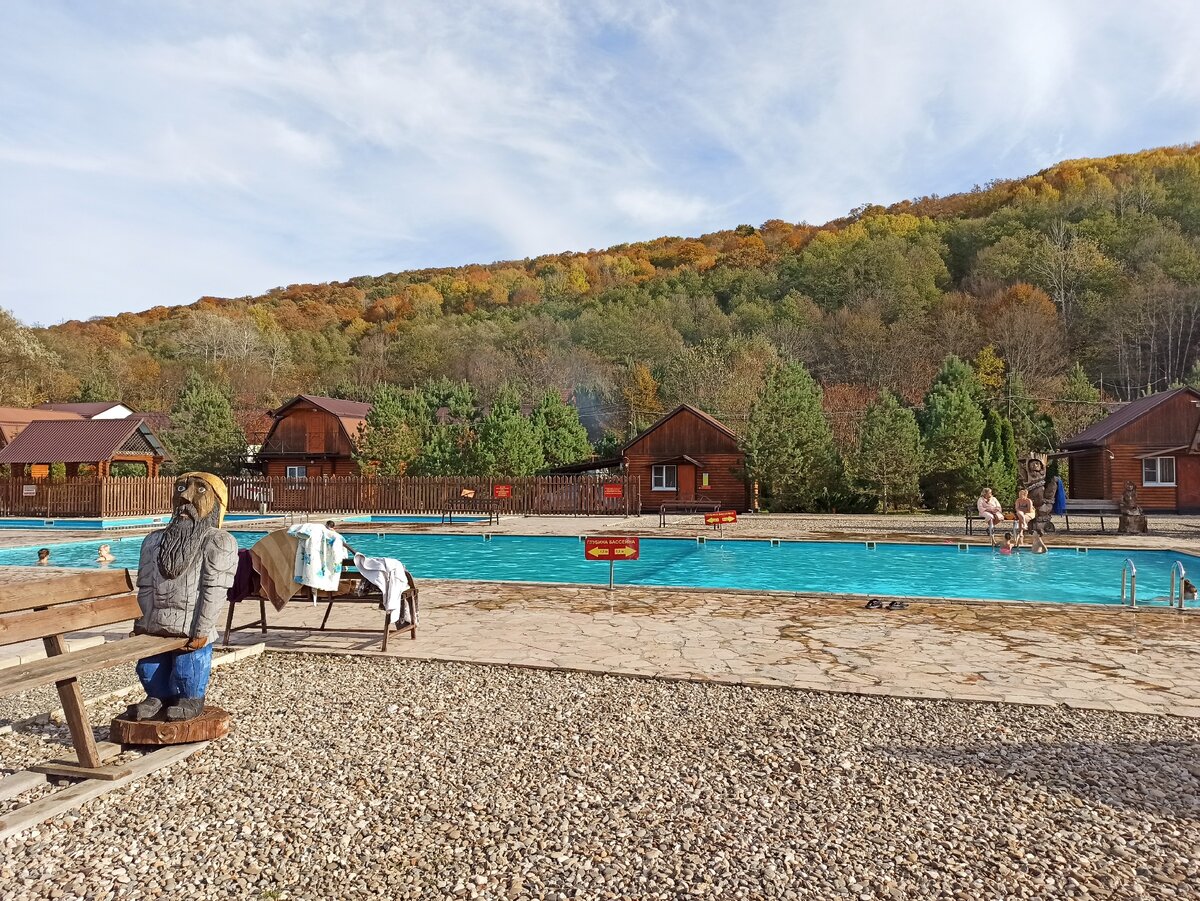 бассейны на территории базы отдыха "Водолей"