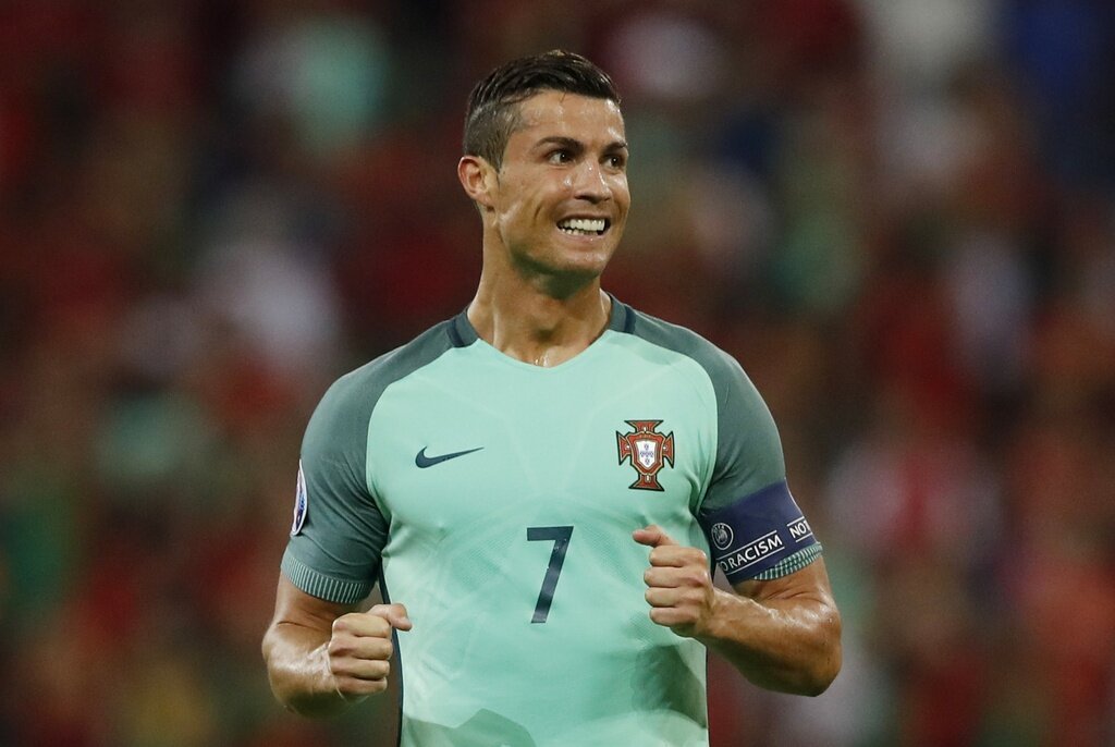 https://znews-photo.zadn.vn/w1024/Uploaded/mdf_rexqdd/2016_07_07/ronaldo.JPG