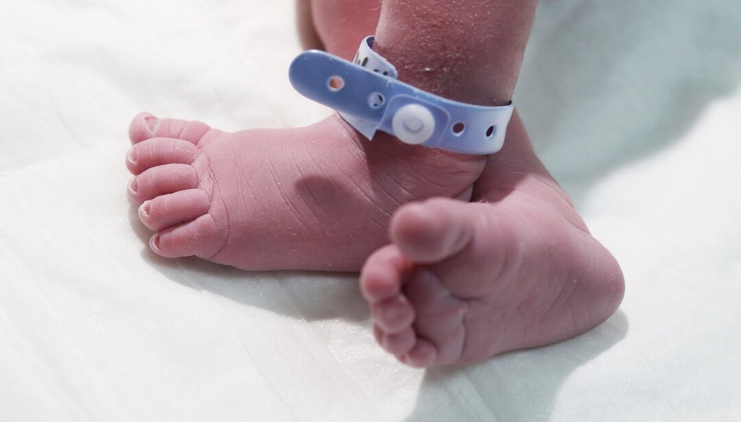 Благодаря вспомогательным репродуктивным технологиям суррогатная мама вынашивает ребёнка и это никаким образом не влияет на процесс родов