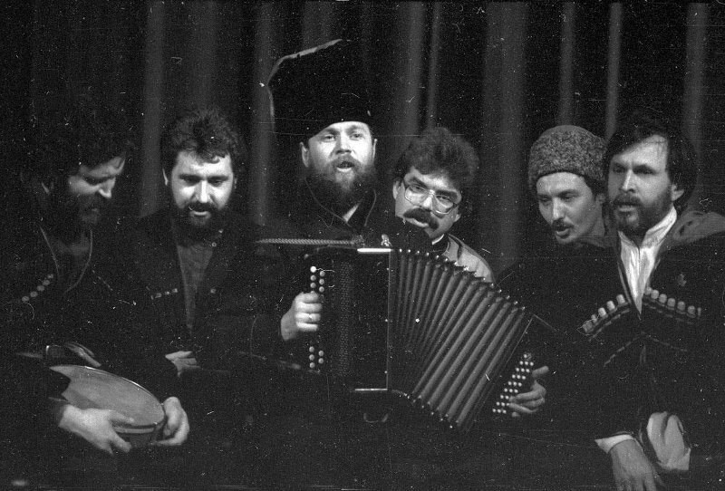 Казаки. Выступление в ДК МЭЛЗ
Виктор Ершов, апрель 1991 года, г. Москва, МАММ/МДФ.