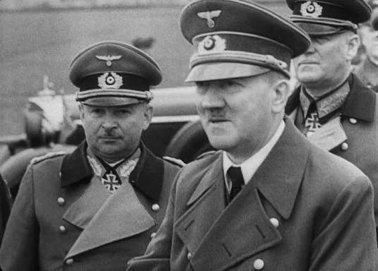 Гитлер и Кейтель(позади фюрера Германии)
