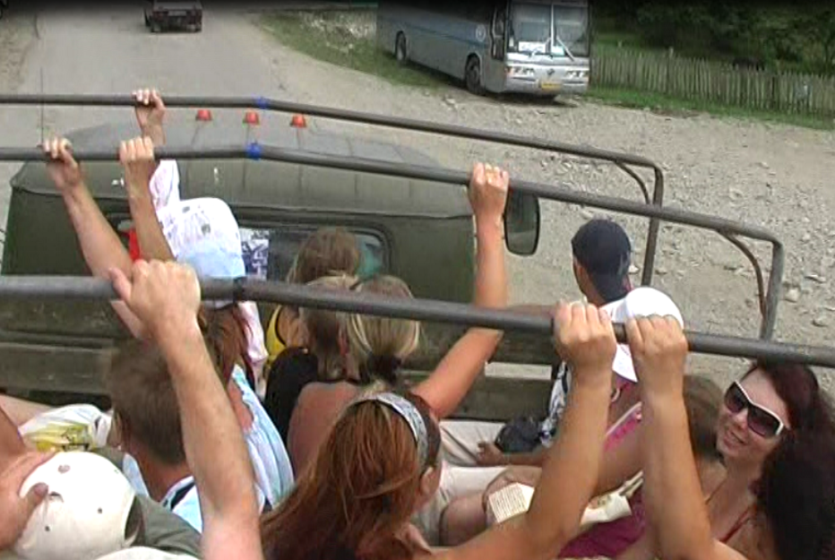 На фото я справа в темных очках с белой оправой. Из личных архивов