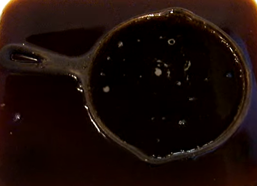 Полностью погрузила в Кока-Колу.