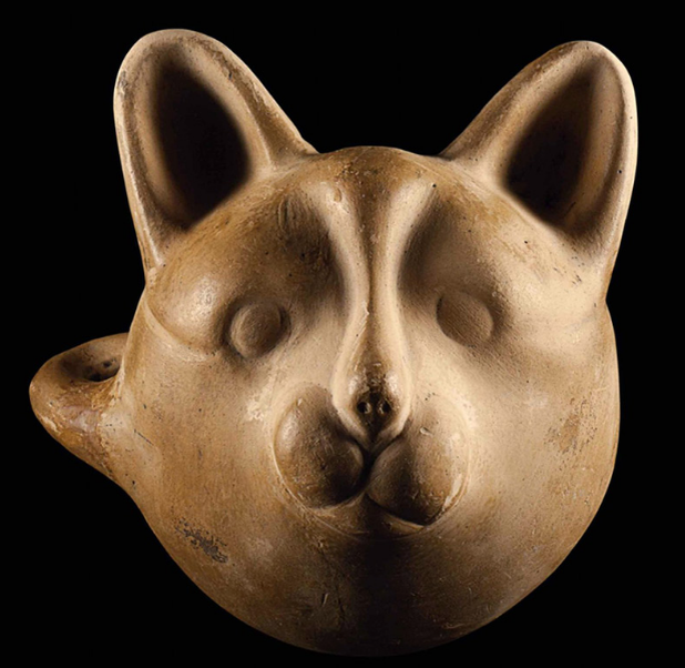 Фигурка кошки. Древняя Анатолия (территория современной Турции), 1600–1800 лет до нашей эры. Источник фото: https://nplus1.ru/material/2018/08/08/all-about-cats