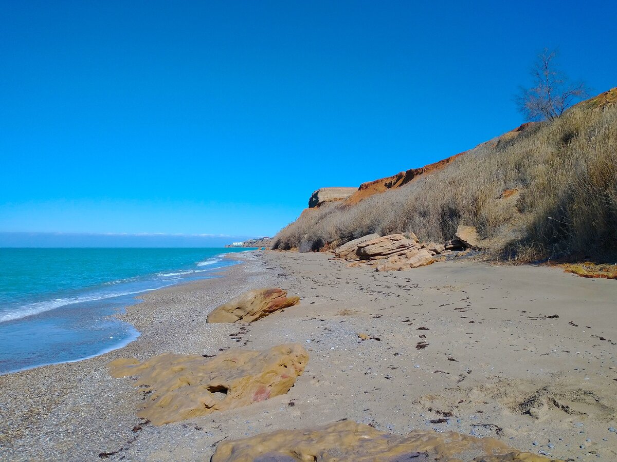 Встречаются такие вот огромные камни.