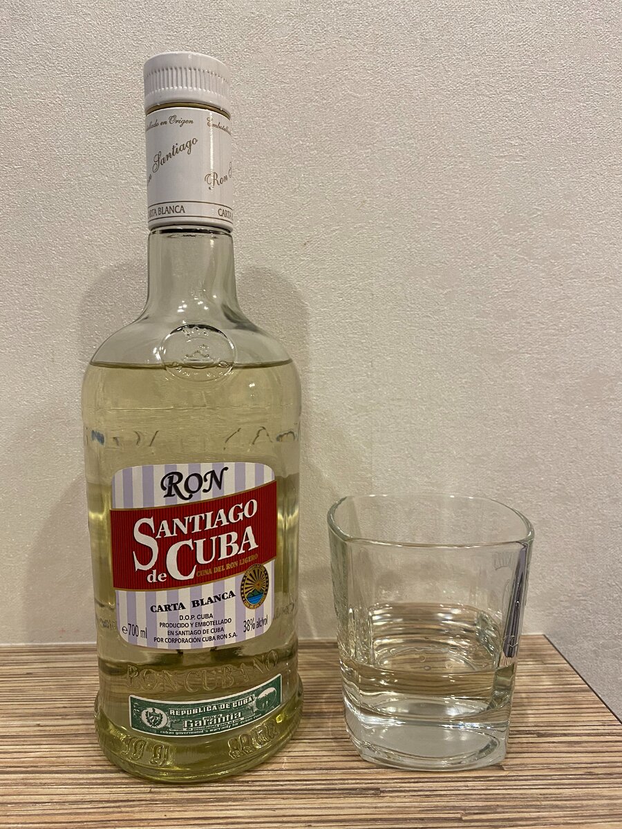  Бутылка традиционной для ромов из Сантьяго формы