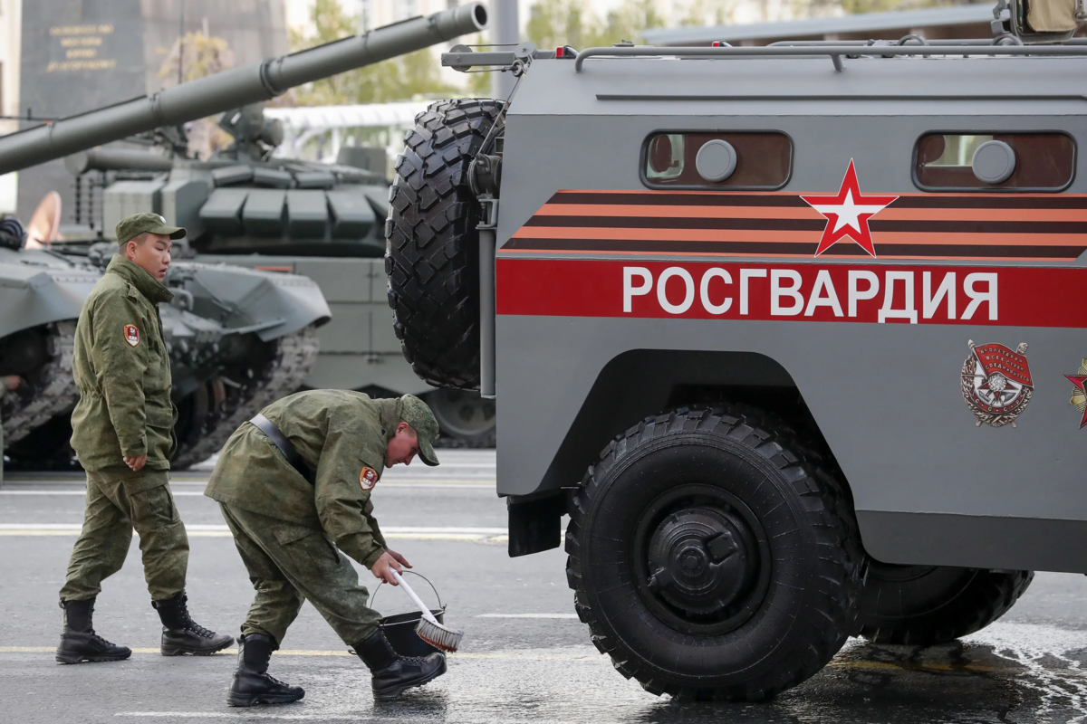 Может ли сотрудник росгвардии получать военную пенсию
