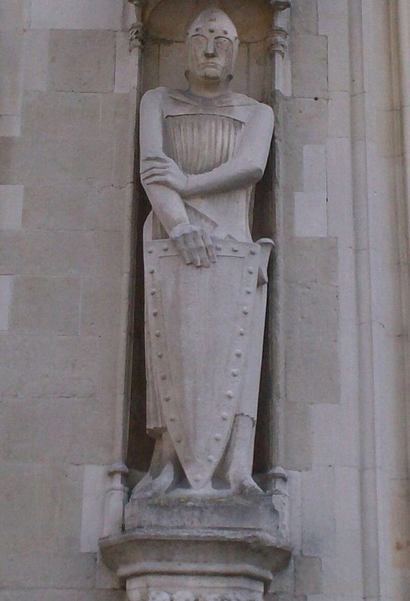 Статуя Бодуэна I на здании ратуши Брюгге