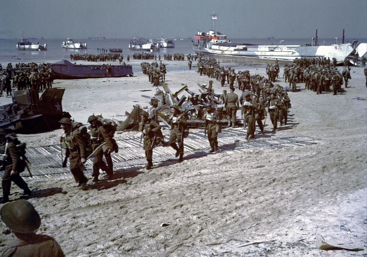 Высадка англо французского десанта. Операция в Нормандии 1944. Высадка в Нормандии 1944. Высадка союзников в Нормандии в 1944. День д 1944 высадка в Нормандии.