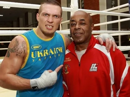 Александр Усик и Джеймс Али Башир