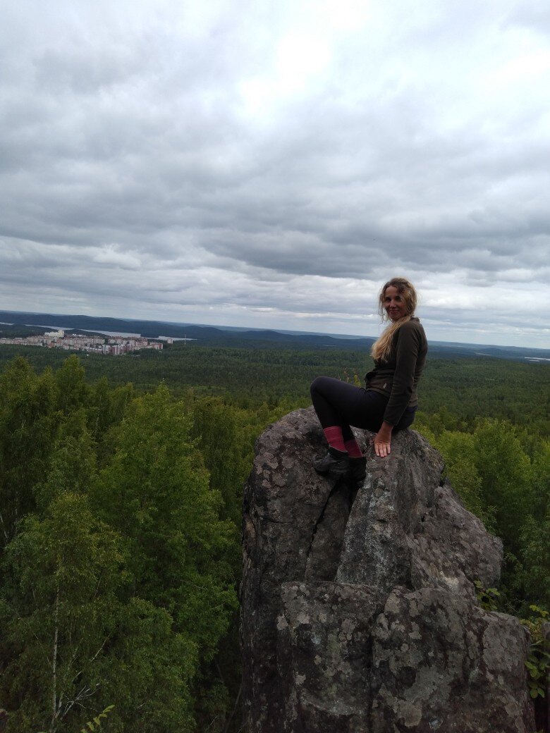 Скала Висячий камень