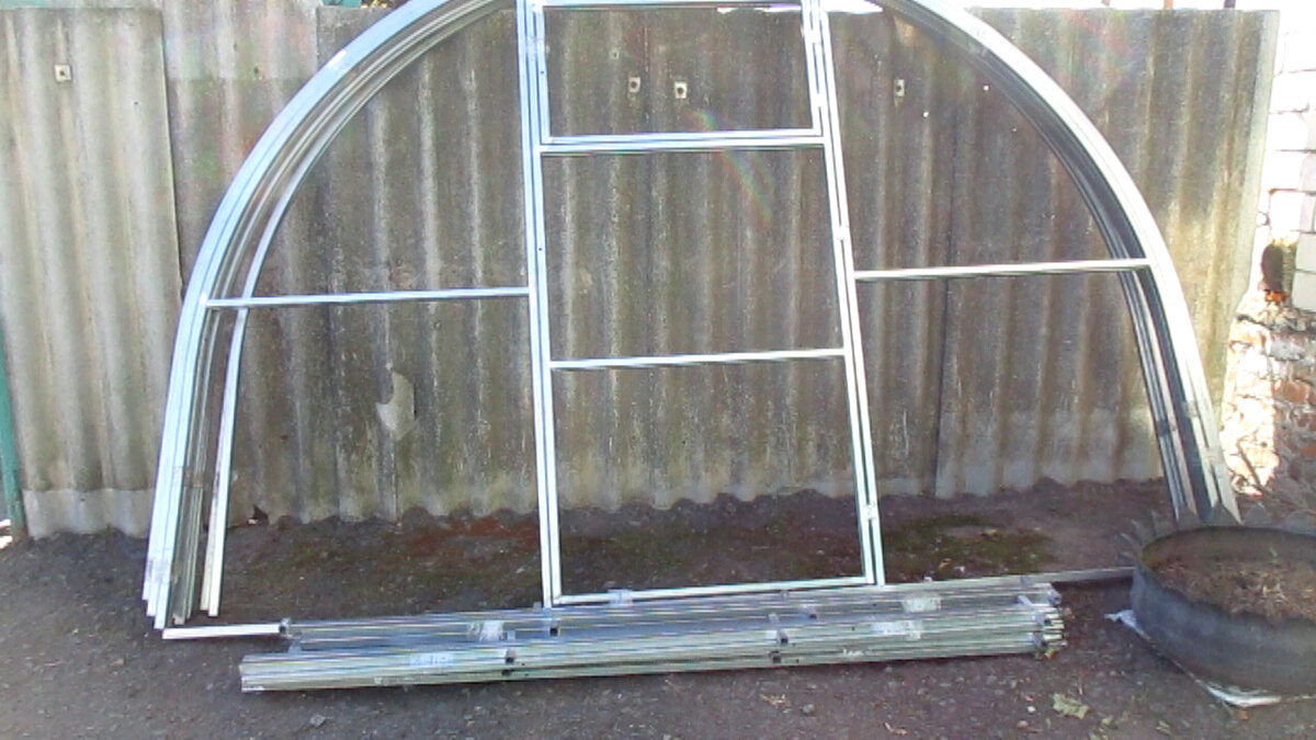 Теплица приехала домой...