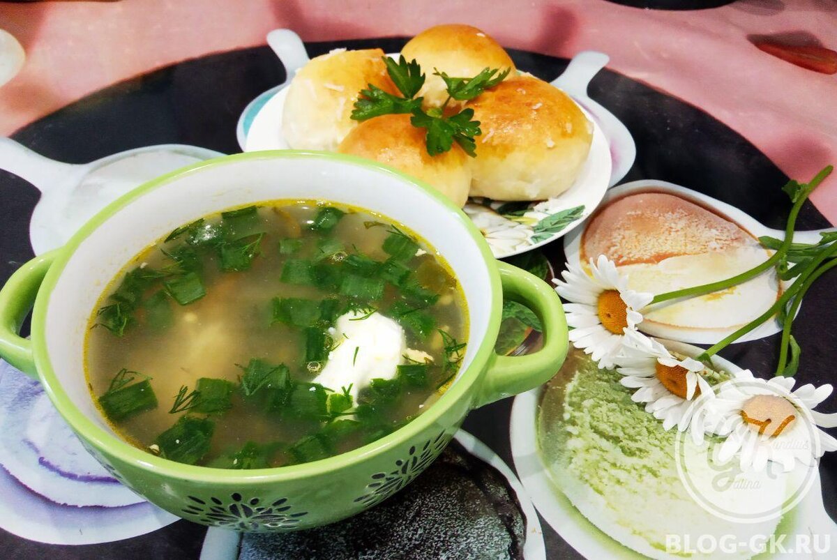 Зеленый борщ со щавелем