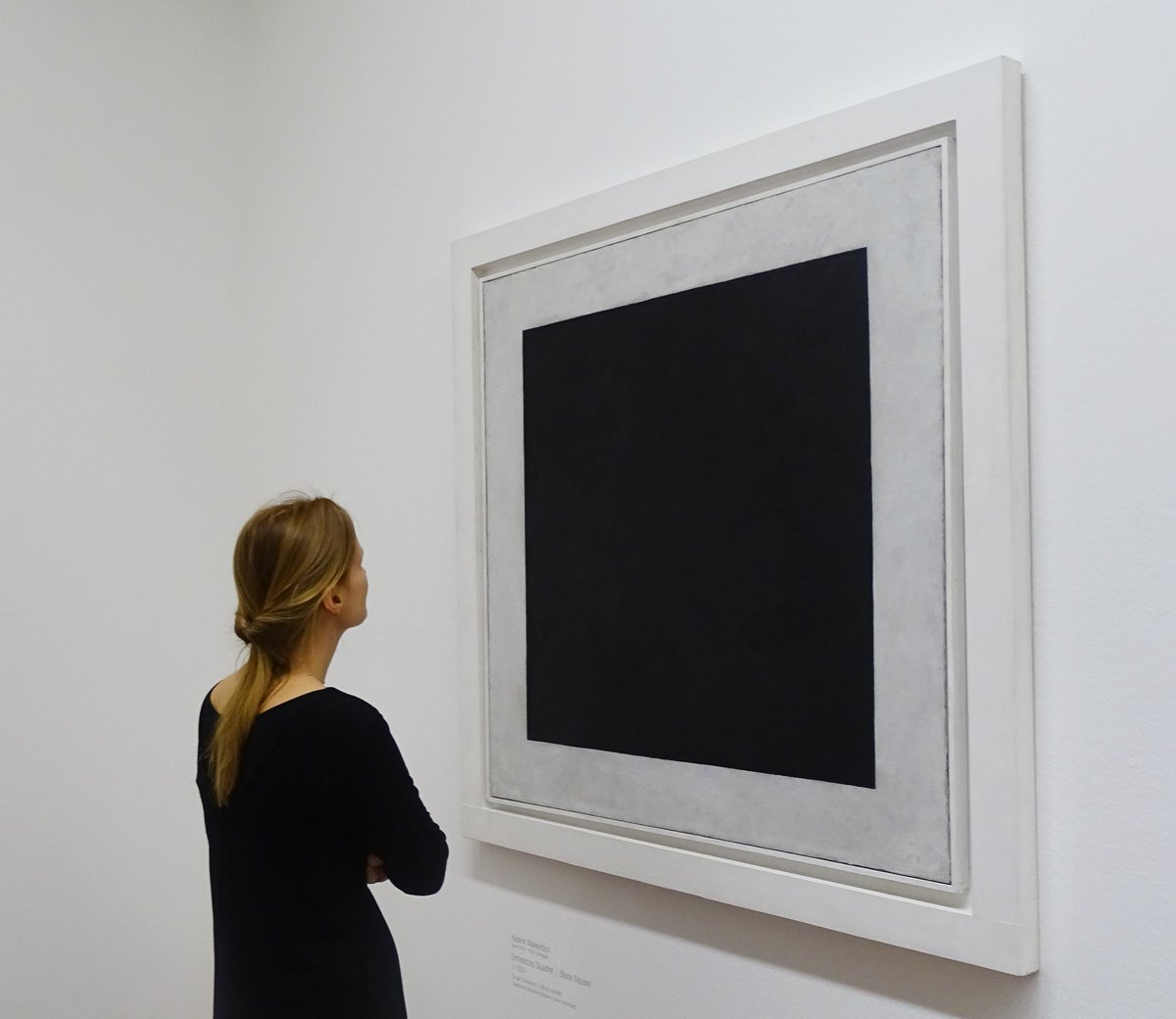 Черный квадрат малевича картина год. Супрематизм Малевича черный квадрат. Квадрат Малевича и черный квадрат.