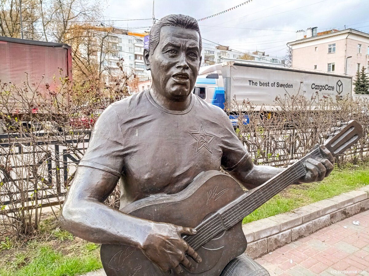 Памятники в люберцах. Памятник Любэ в Люберцах. Памятник ребята с нашего двора Люберцы. Дуся агрегат памятник в Люберцах. Памятник группе бодрого.