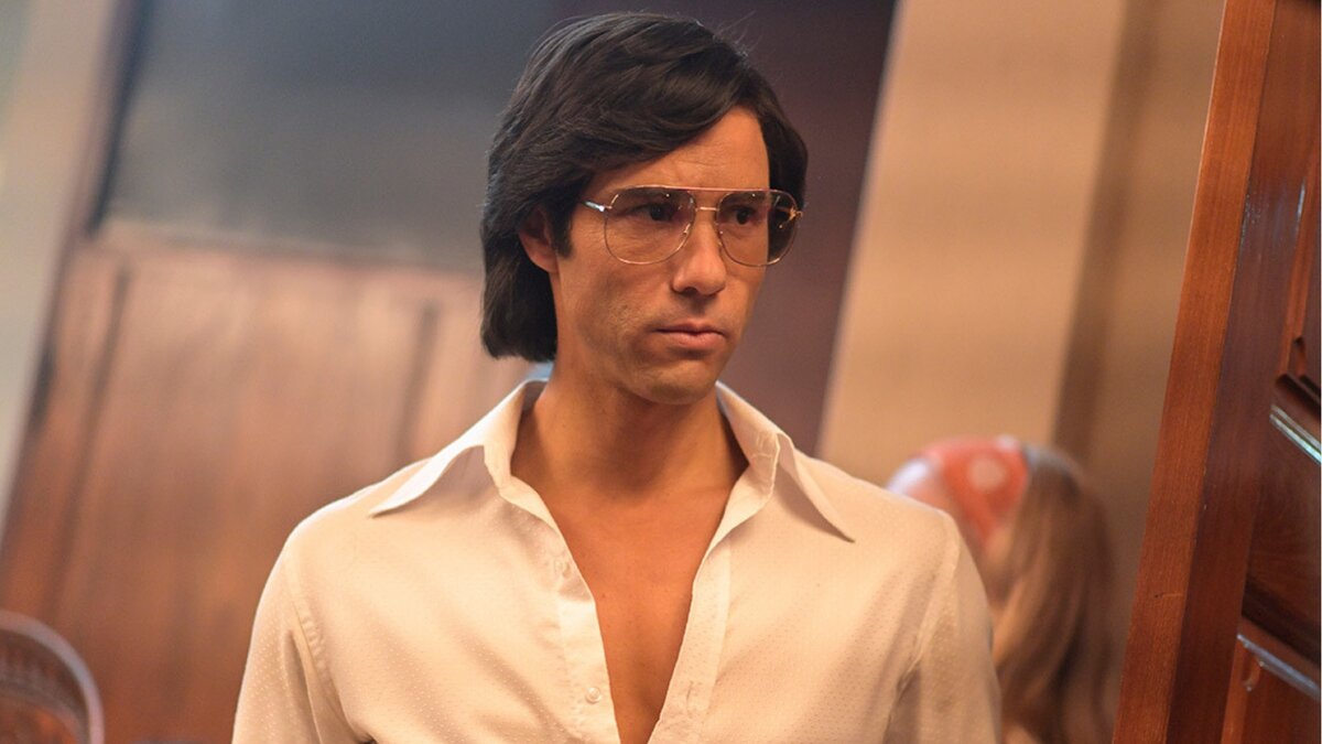 Кадр из сериала «Змей»