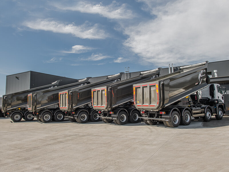 Ford 4142D 8x4 с самосвальными кузовами Grunwald Gr.F22-SH-II  