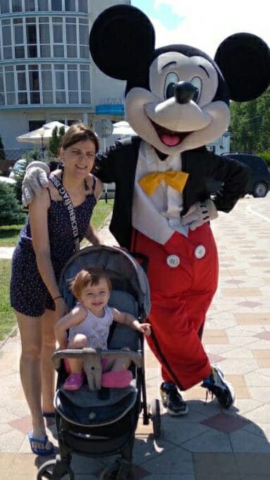 Даша с дочкой на отдыхе