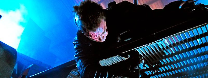 Терминатор 2 расширенное. Терминатор судный день т 1000. Терминатор т 800 судный день. Терминатор с ломом в спине. Терминатор 2 судный день т 1000.