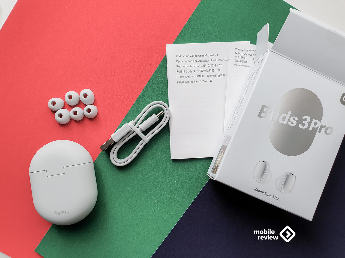 Стандартная комплектация: сменные амбушюры, Type-C провод в цвет корпуса (мелочь, а приятно!), много макулатуры, которая сразу отправляется в помойку.