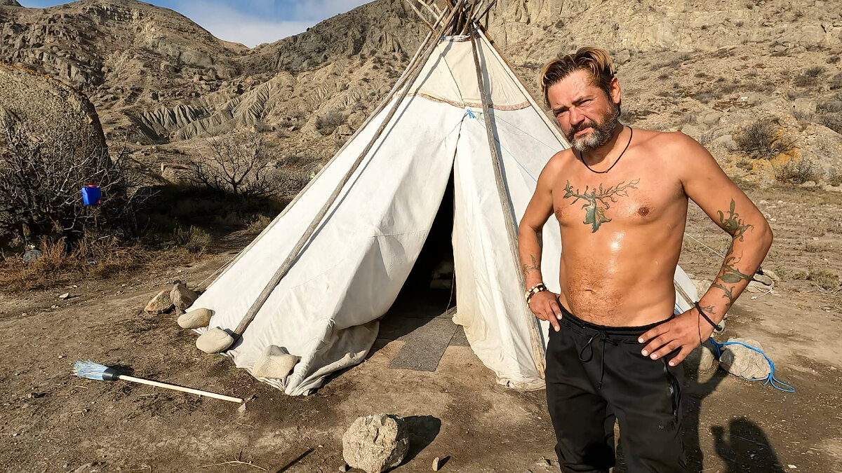 Максим Крячко - арктический журналист. Приехал в Крым со своим чумом