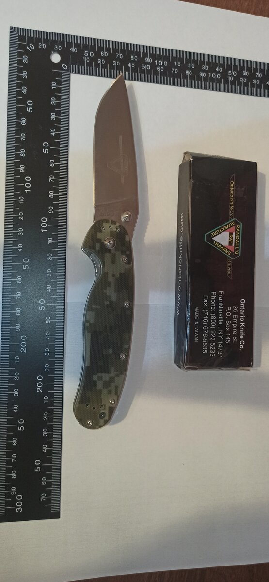 Нож очень удобен в использовании. Наверное самый лучший хват из всех аналогов. Лежит в руке как влитой.