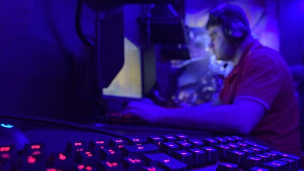    Компьютерный клуб CyberX в Санкт-Петербурге© РИА Новости / Александр Гальперин