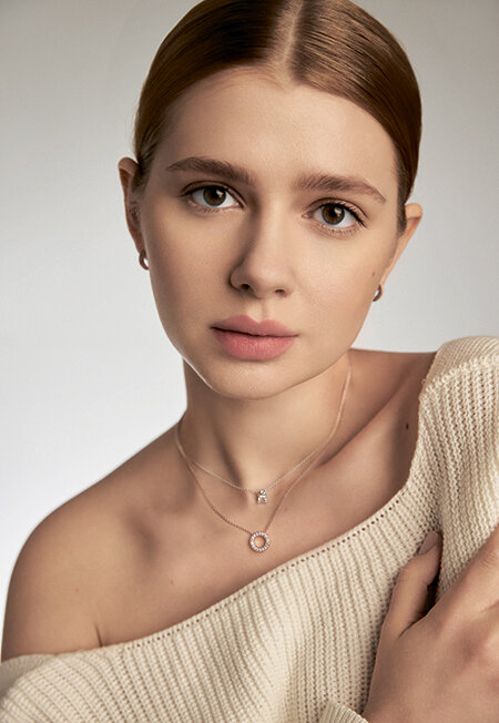 Топ, ELLADAKATE, @ellada.kate; моносерьга-коннекторс медальоном Light Me Up, Pandora ME