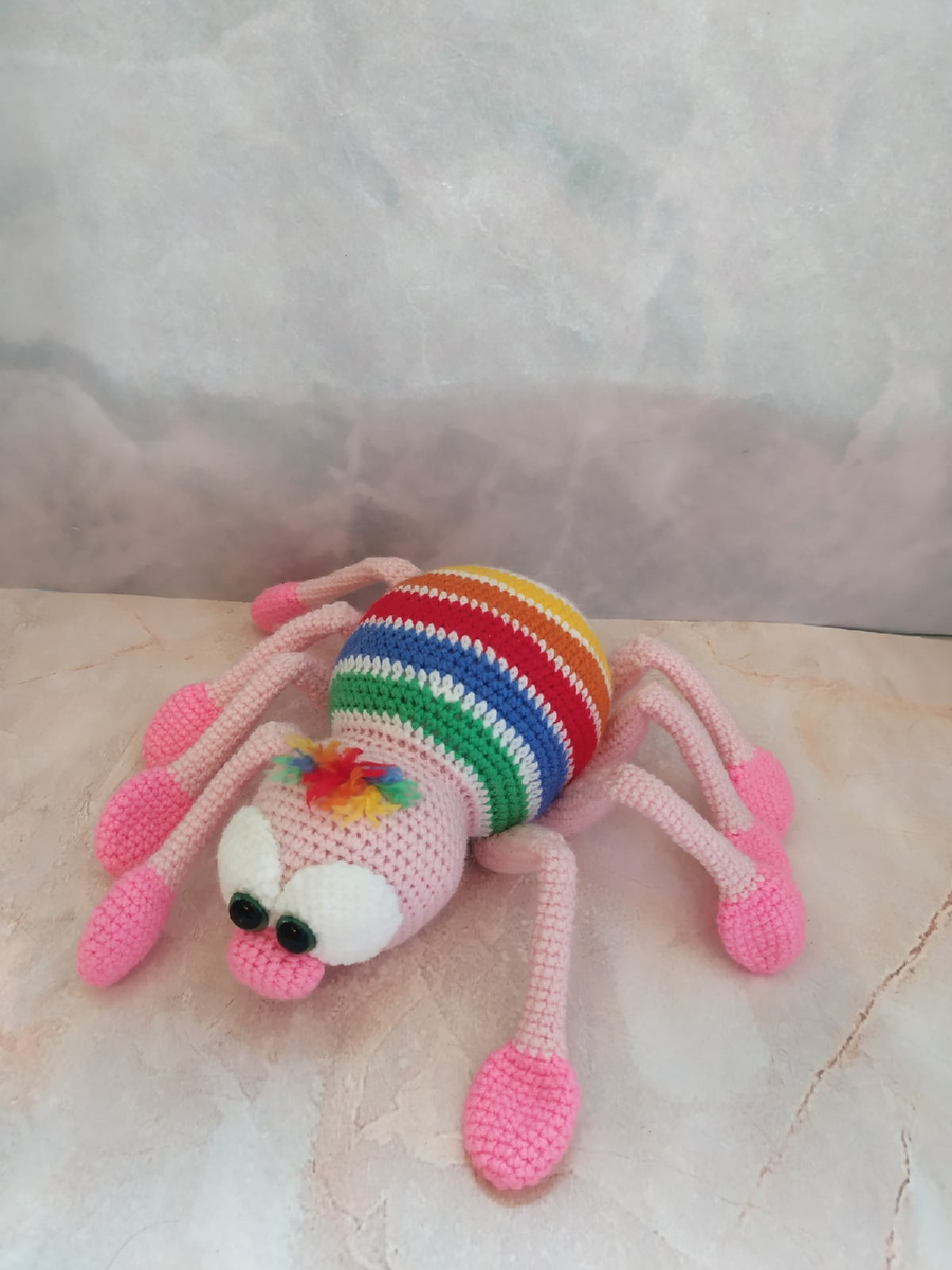 Вот такой безобидный паук. Фото вязаная игрушка от Юлии