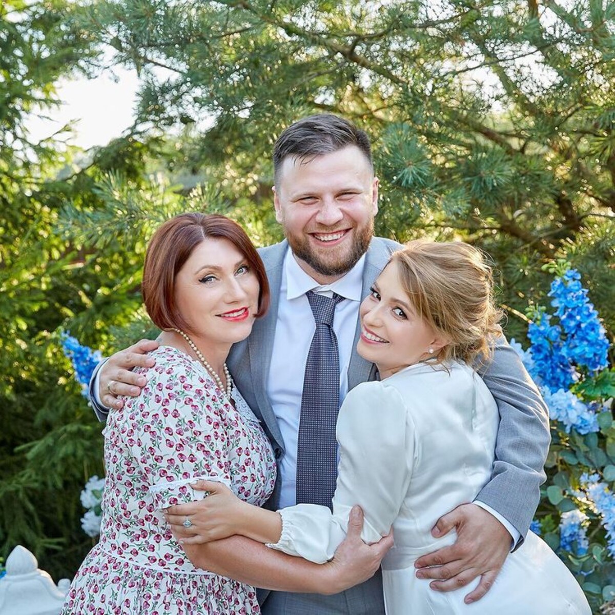    Роза Сябитова с дочерью и зятем Соцсети Ксении Сябитовой