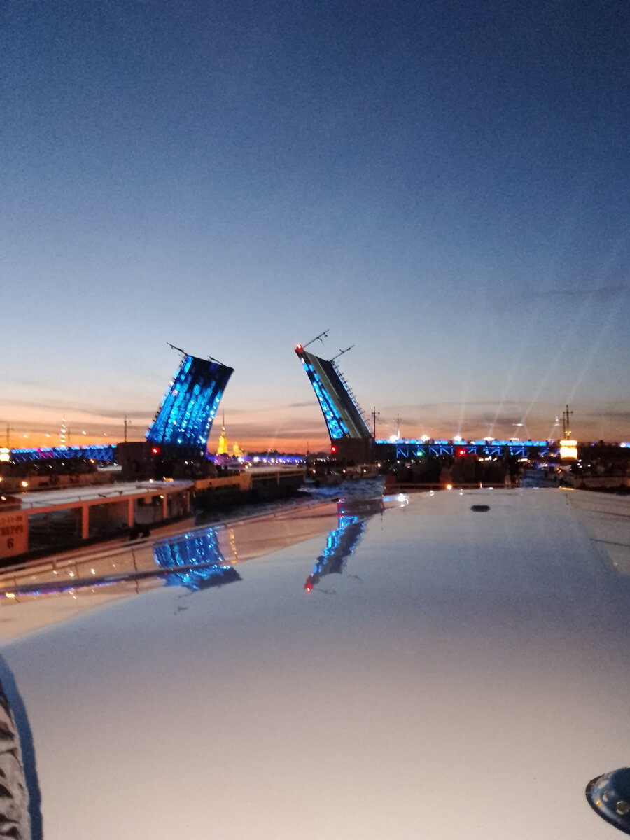 Дворцовый разводной мост