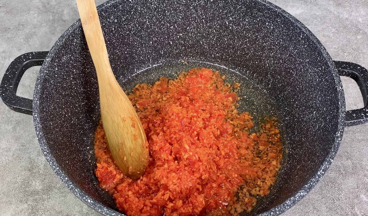 Огурцы на зиму в острой заливке: простая, но невероятно вкусная заготовочка (хранится дома без холодильника)