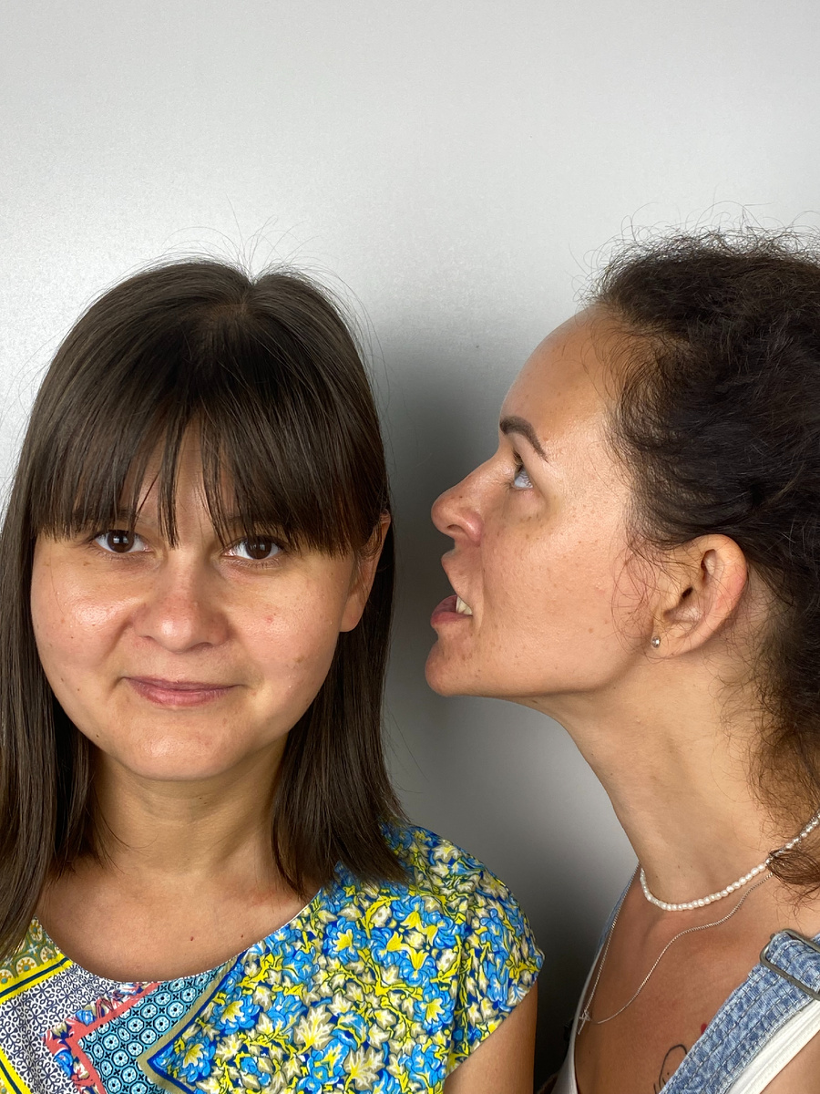 PR-менеджер Умки шепчет том-менеджеру Умки важные слова.