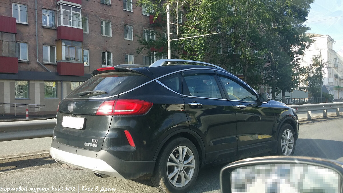 Лично мне очертаниями Besturn X80 напоминает кроссовер Mazda. Автор фотографии kua1102