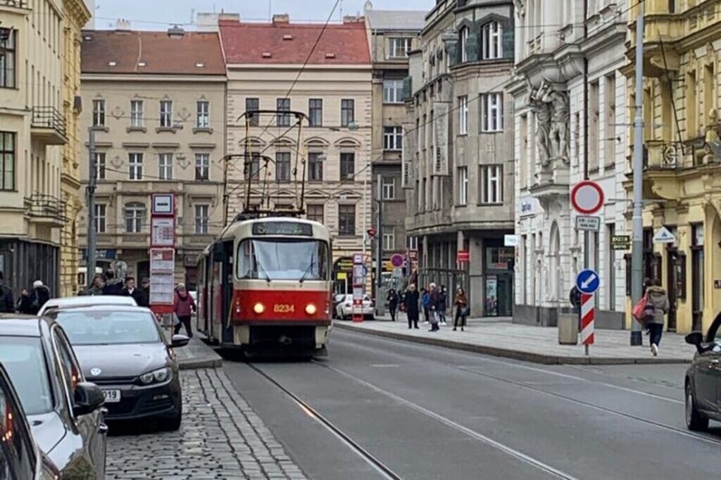 трамвай «Татра» в Праге