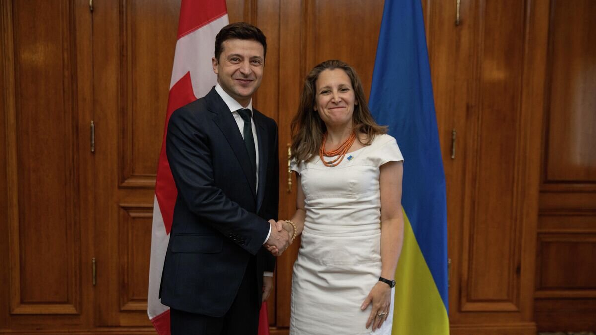    Президент Украины Владимир Зеленский и глава МИД Канады Христя Фриланд во врем встречи в Торонто. 2 июля 2019CC BY 4.0 / Администрация Президента Украины /