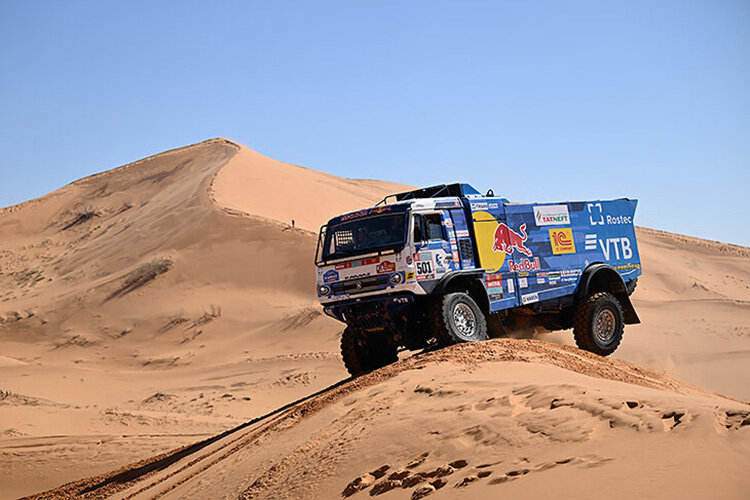    На предыдущем ралли-рейде «Дакар-2022» пилоты «КАМАЗ-Мастера» заняли четыре первых места в зачете грузовиков