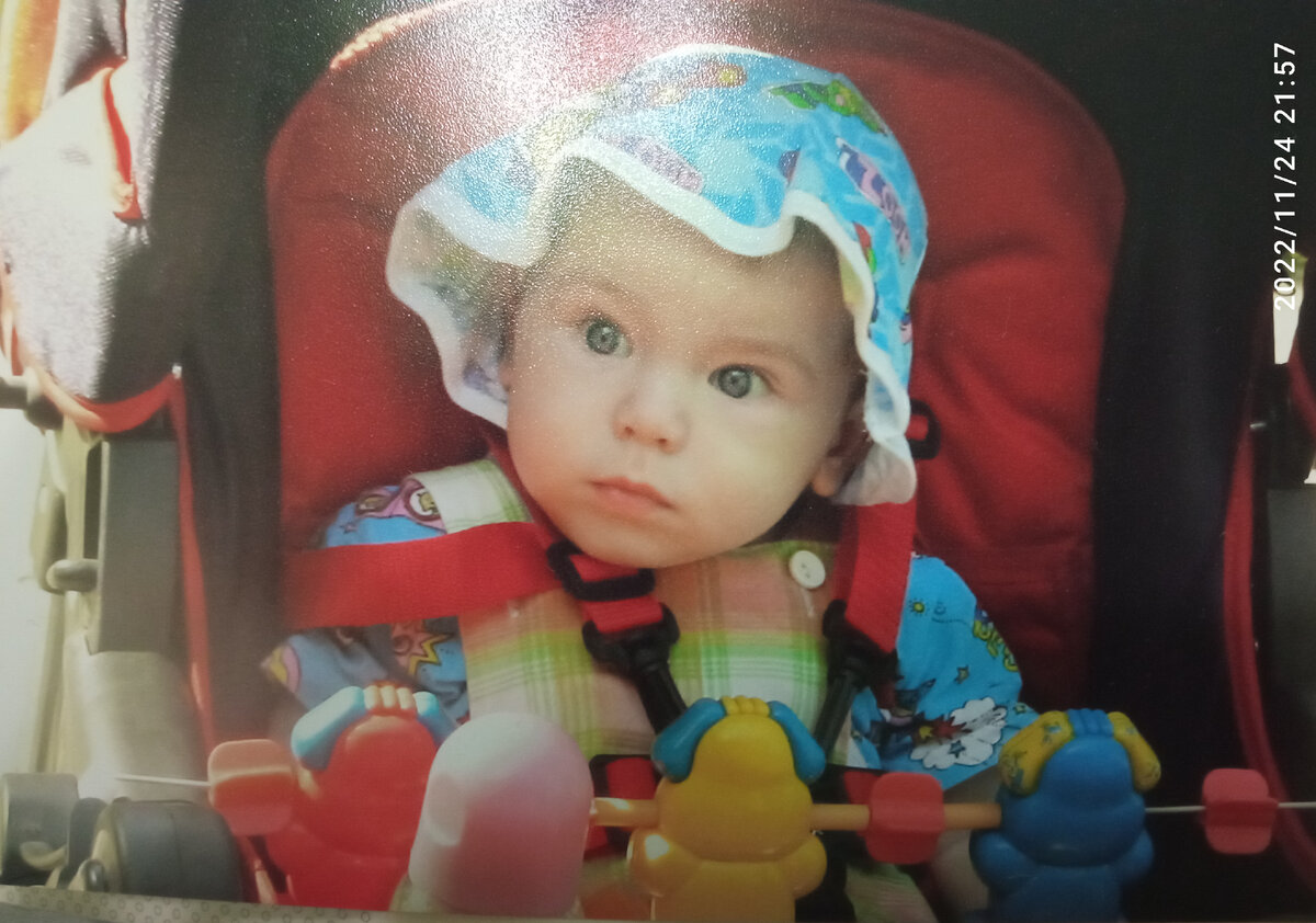 Стас в 2007 году. В красной коляске-трансформере