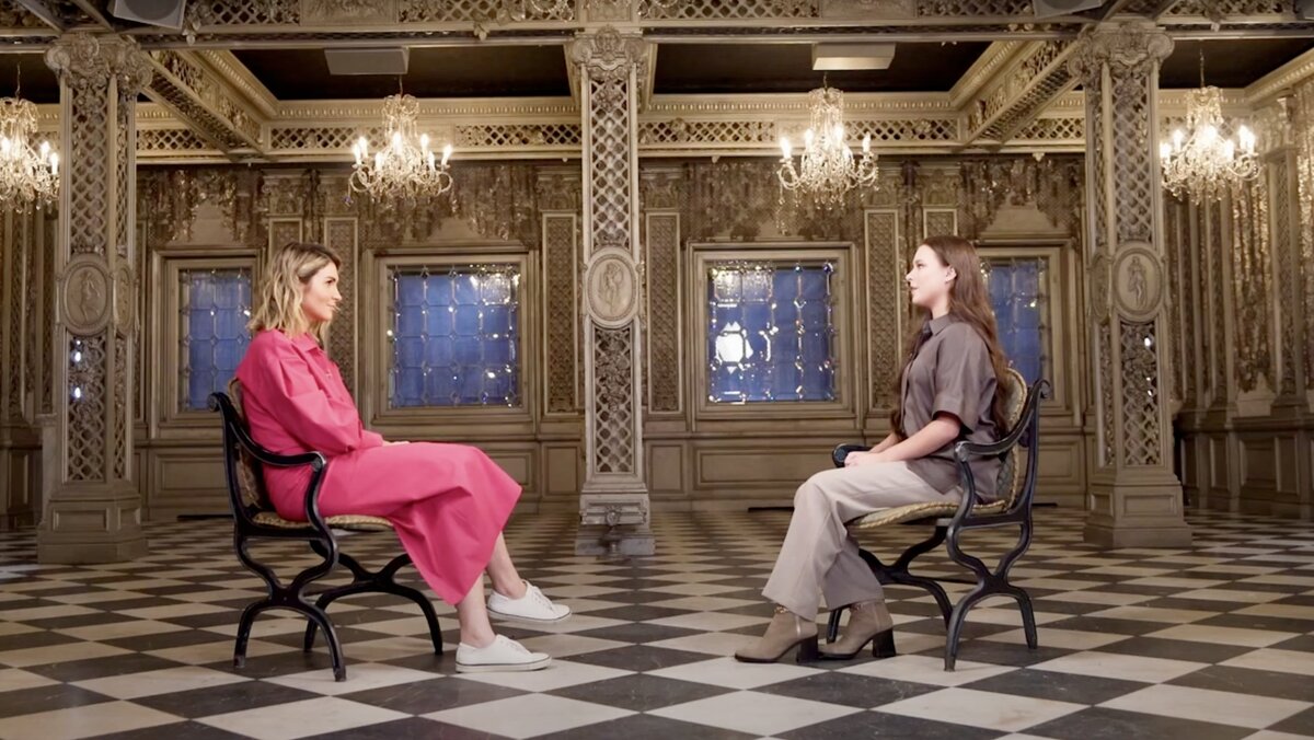 Лаура Джугелия и Анна Щербакова на канале FAMETIME. Фото: стоп-кадр.