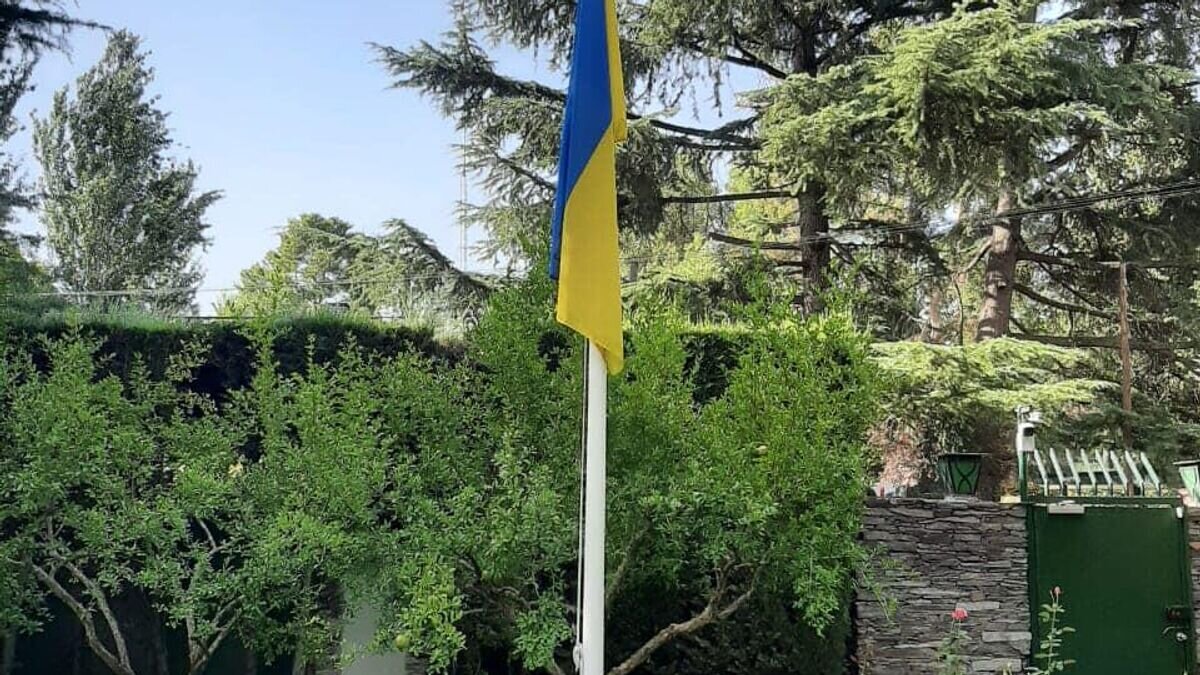    Территория посольства Украины в Мадриде