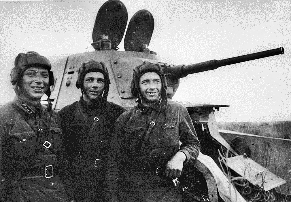 Экипаж советского танка БТ-7