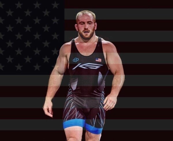 Кайл Снайдер - американский борец вольного стиля. В 2016 году стал самым молодым олимпийским чемпионом по вольной борьбе. На тот момент ему был всего 21 год. Кайл двух-кратный чемпион мира, 2-ух кратный чемпион Панамериканских игр и 3-ёх кратный Панамериканских чемпионатов. При росте 180 см, соревновательный вес Кайла 97 кг.