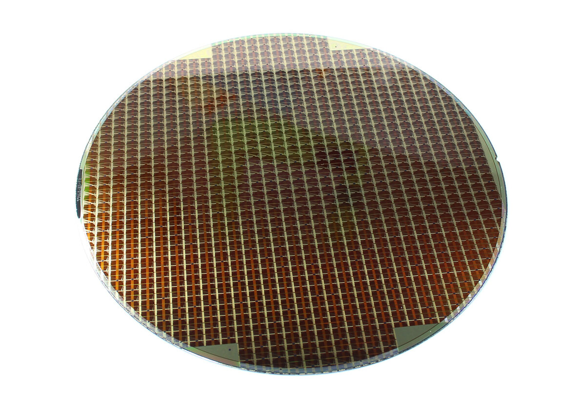 Кремниевая пластина, с кристаллами небольшого размера.