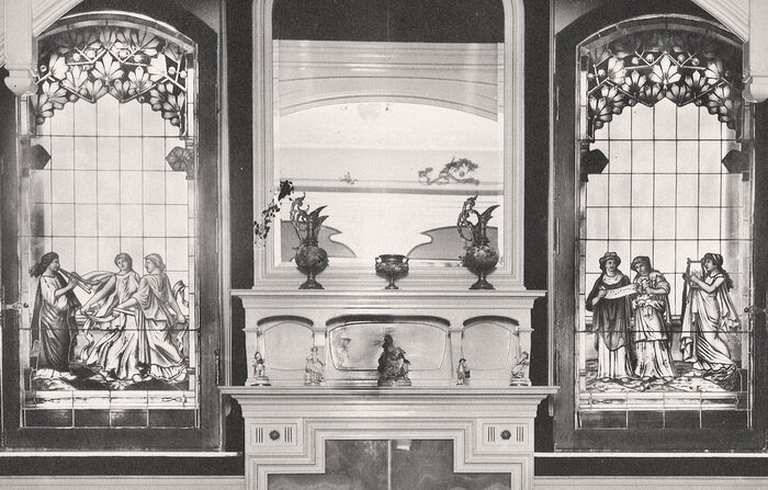 Витраж в гостиной особняка П. Г. Франк. Не сохранился. Фрагмент фото ЦГАКФФД, начало ХХ в.