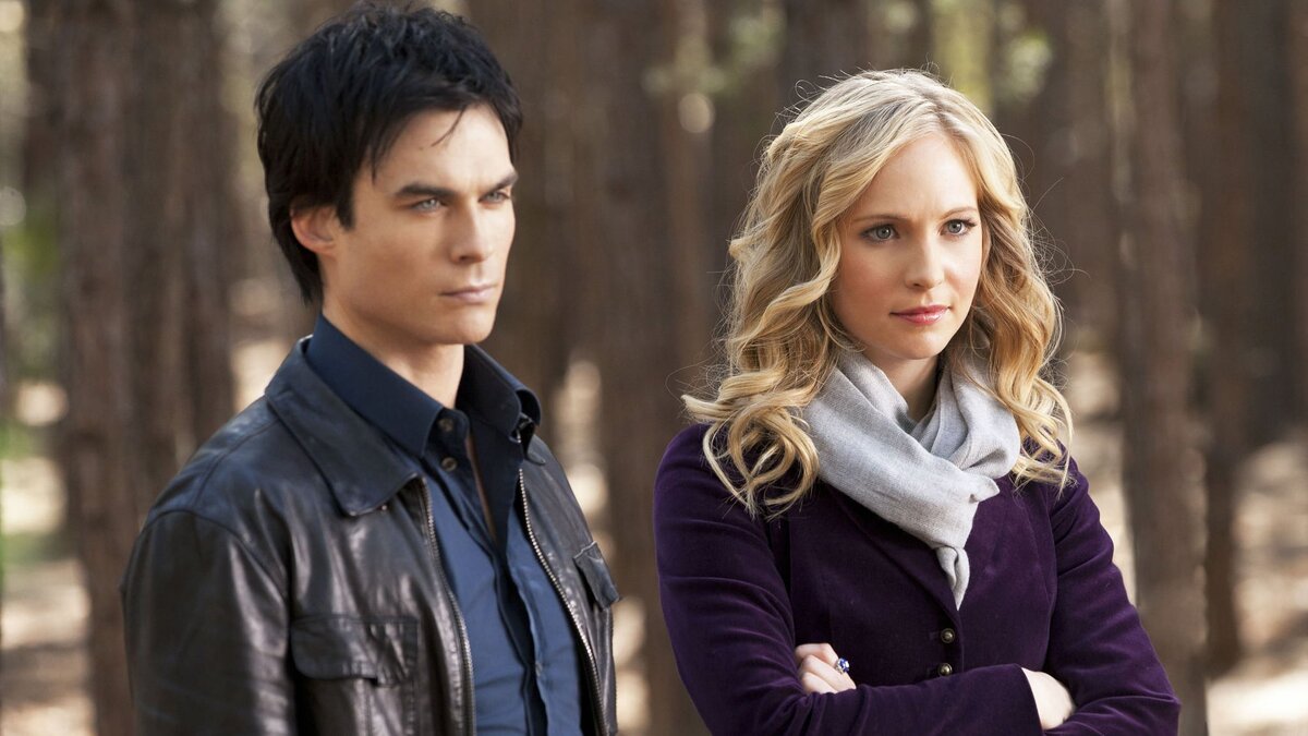 The vampire diaries izle. Кэролайн форбс и Деймон Сальваторе. Дневники вампира 3 сезон.