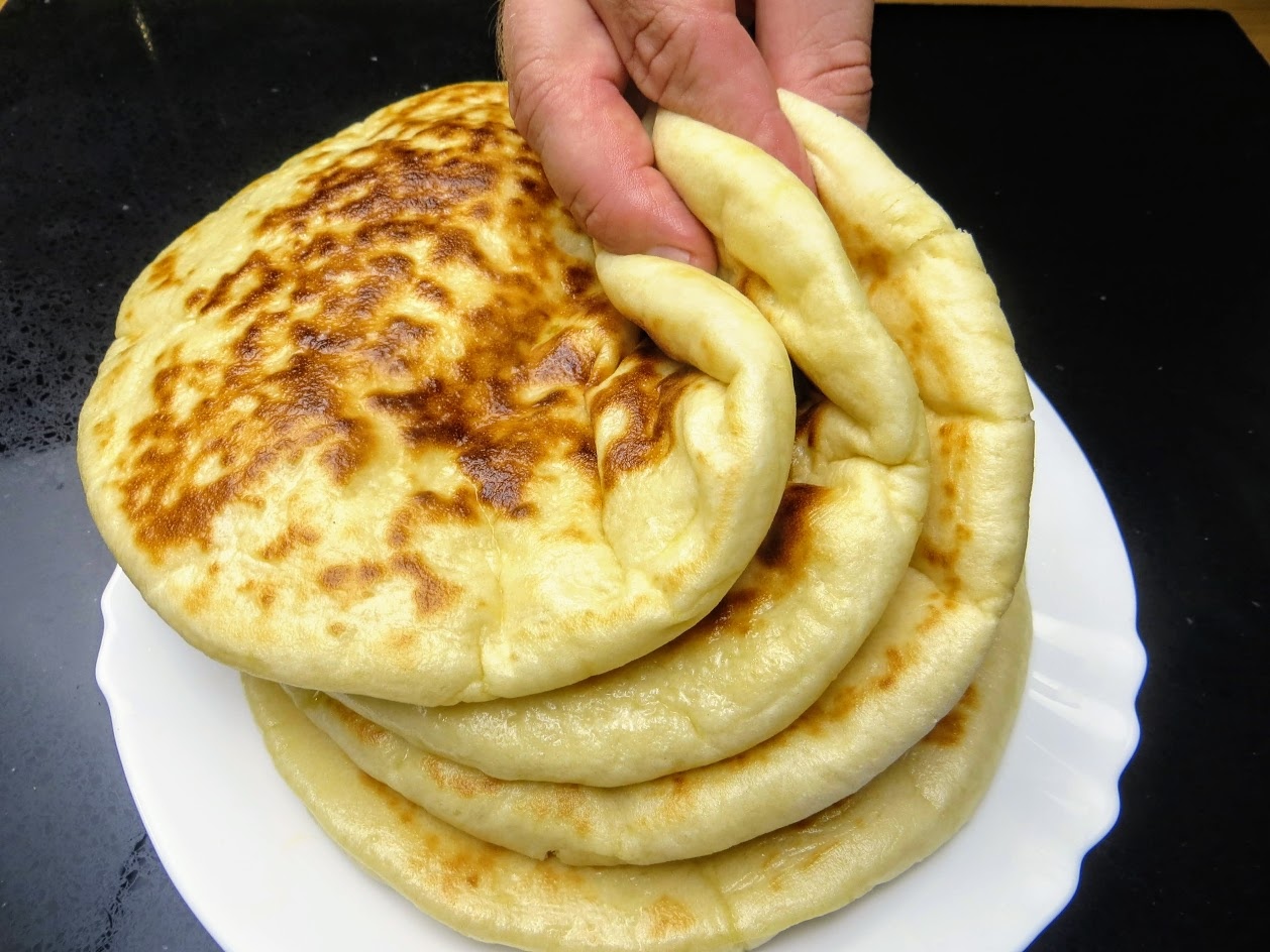 Нежные, вкусные турецкие лепешки на сковороде (видео рецепт) / Пекарь  готовит