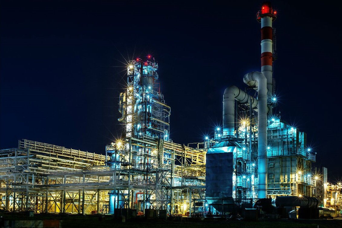 джамнагар нпз. нефтяные компании в москве. башнефть нефтепереработка. нефтеперерабатывающий завод ярославль ночью. завод нпз москва.