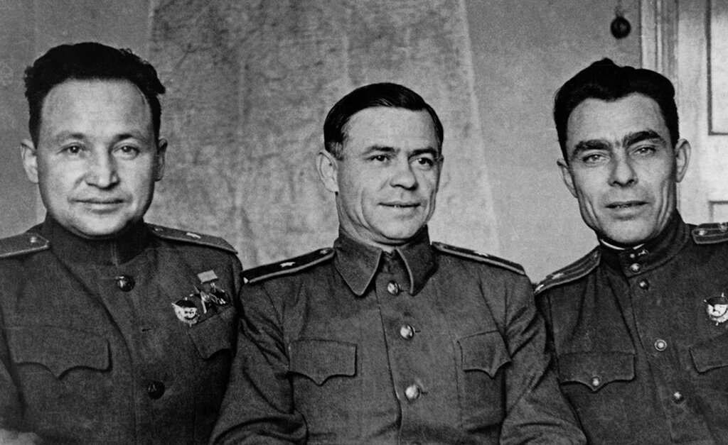 Полковник Леонид Брежнев с однополчанами
Неизвестный автор, 10 января 1943 - 1 ноября 1944 года, МАММ/МДФ.