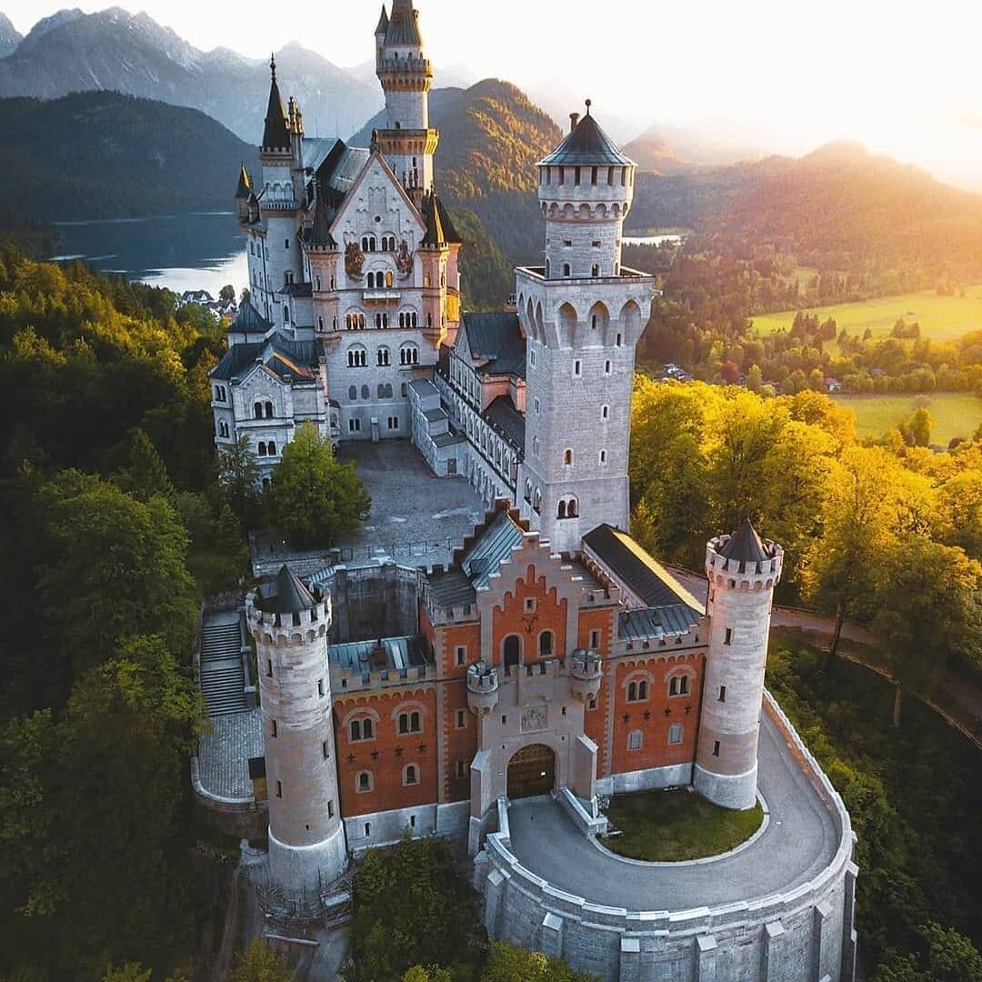 известный замок в германии нойшванштайн