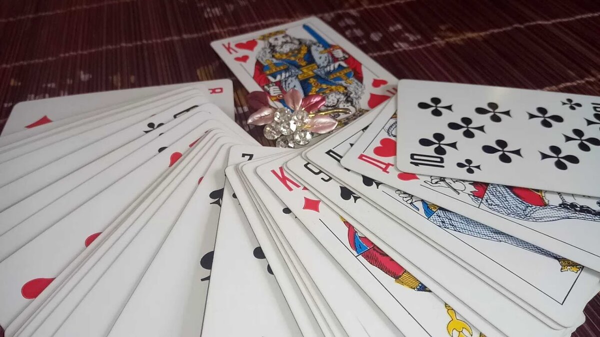 Расклад на игральных картах